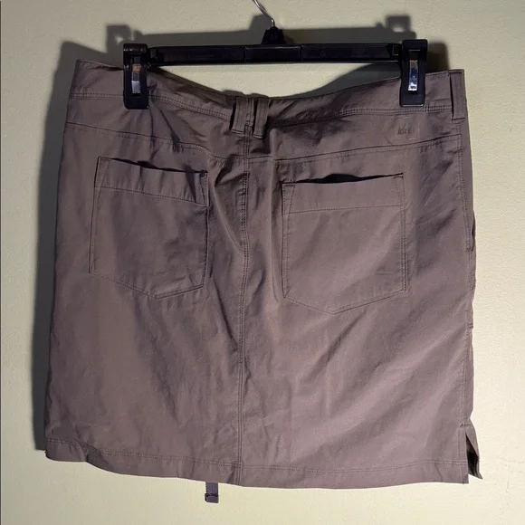 REI Green Women's Athletic Skirt with liner 8 - Picture 9 of 11